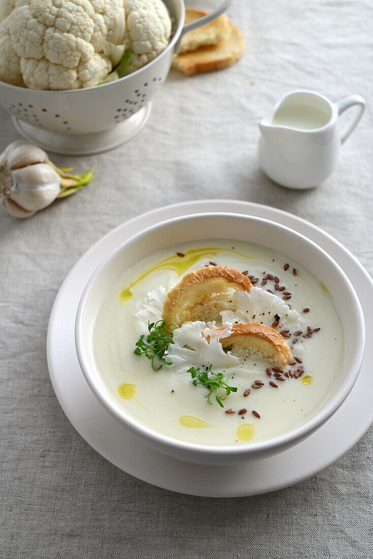 Creamy cauliflower soup