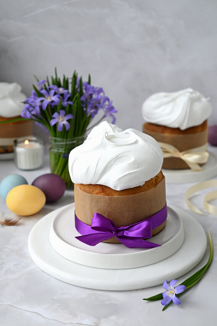 Small Easter cakes with meringue topping