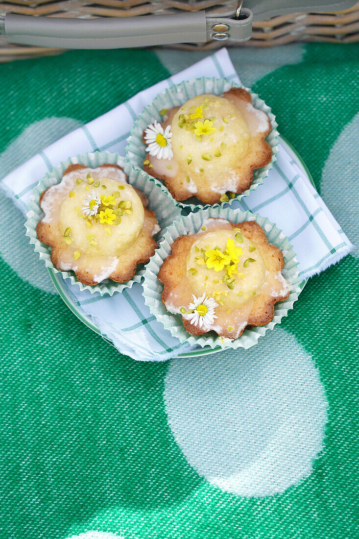 Muffins with pistachios and edible flowers (primroses and daisies)