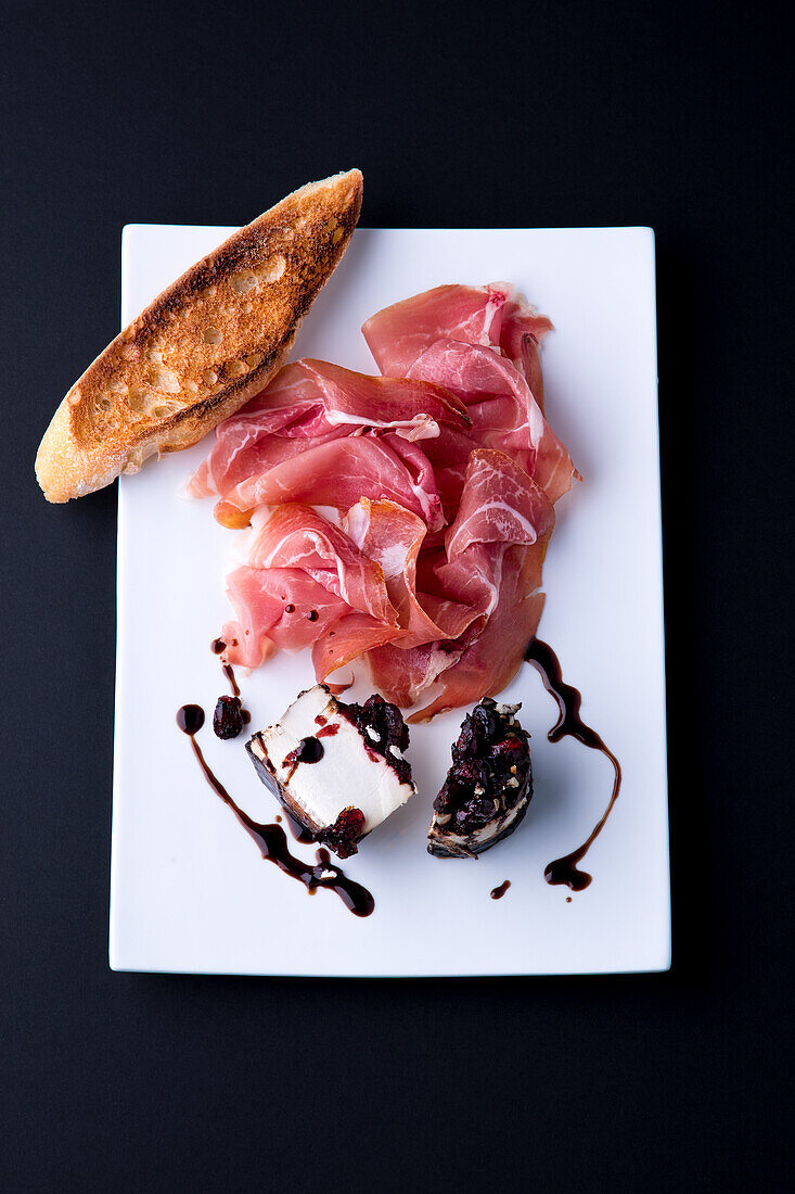 Parma ham, goat cheese with balsamic vinegar and toasted bread