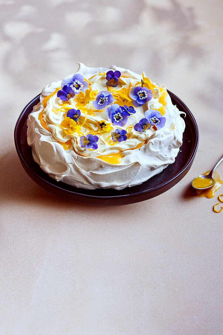 Lemon curd pavlova