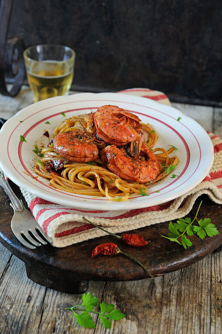 Spaghetti with chili shrimp