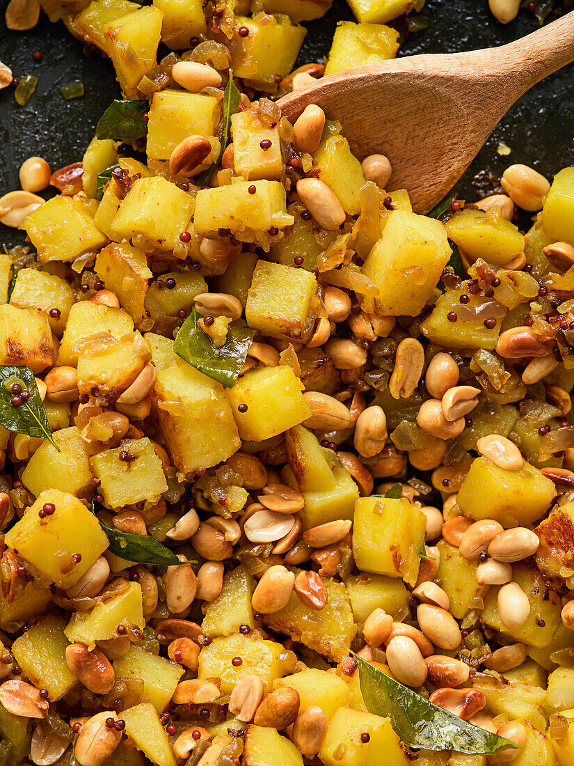 Peanut and potato salad with limes