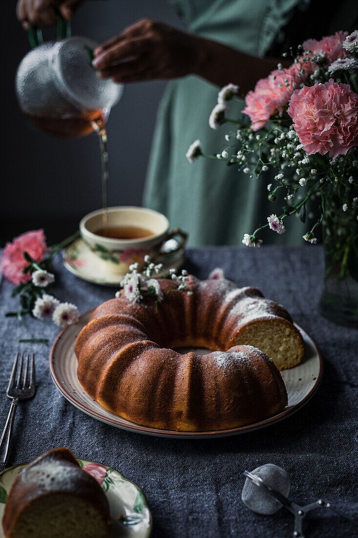 Teatime with Vanilla bundt cake (egg-free)