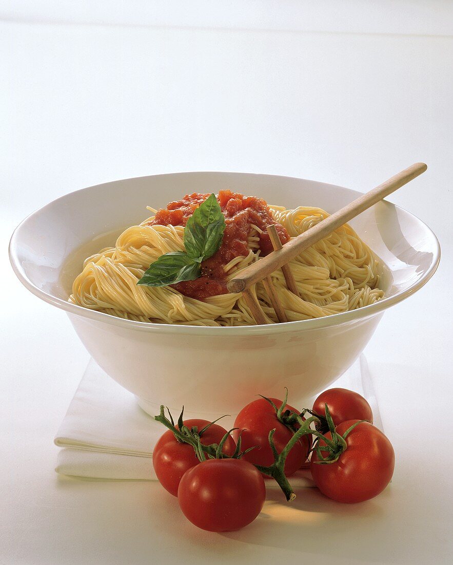 Pasta asciutta (Spaghetti mit Tomatensauce, Italien)