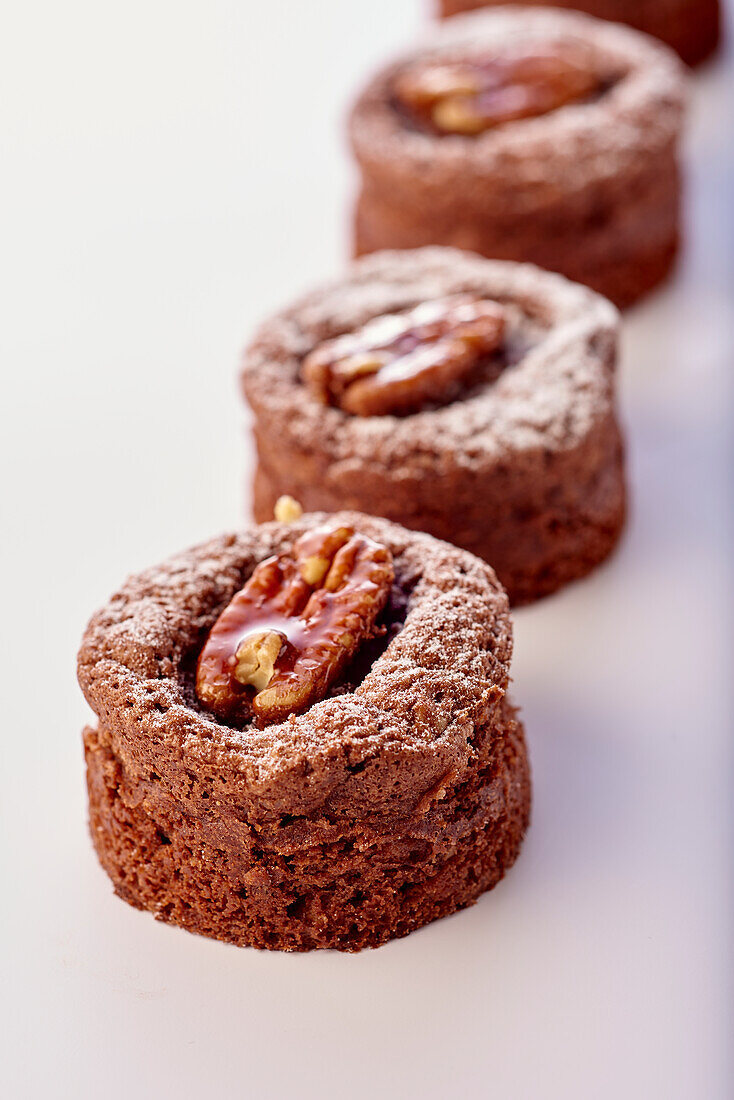 Round brownies with pecan nuts and caramel