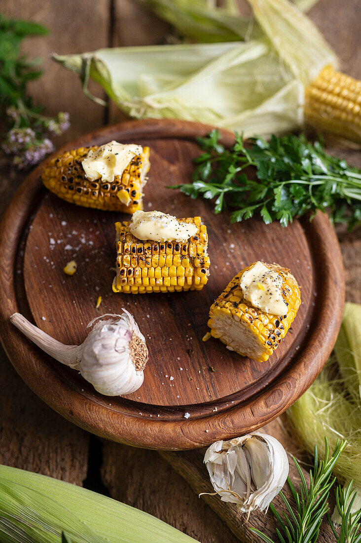 Grilled corn on the cob with garlic butter