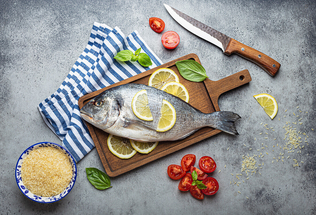 Raw gilthead with lemon, basil and cherry tomatoes