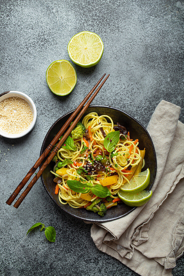 Vegetarian noodles with vegetables and lime (Asia)