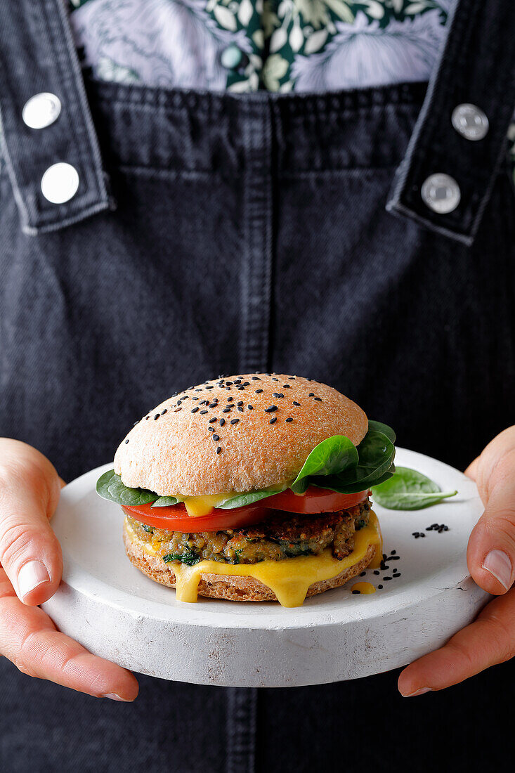 Walnuss-Burger mit Mango-Senf