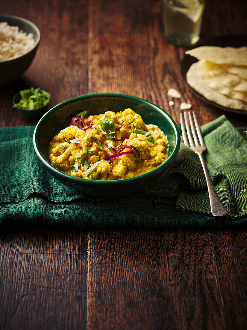 Cauliflower and chickpea curry, vegan