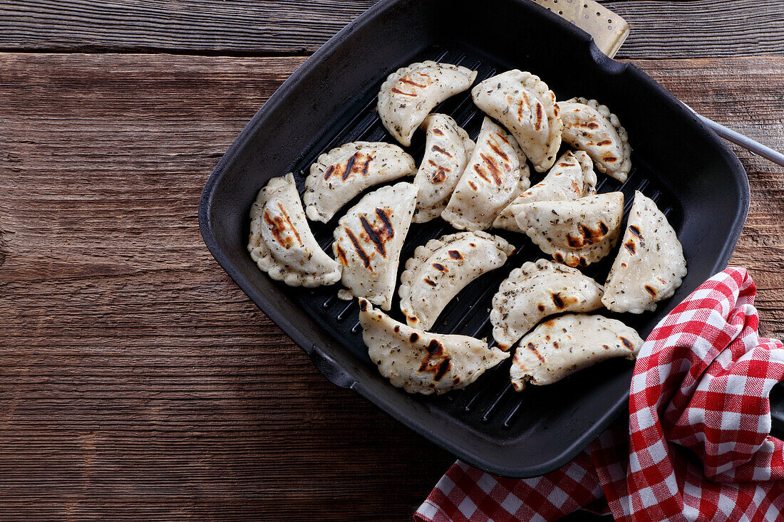 Grilled dumplings with meat filling