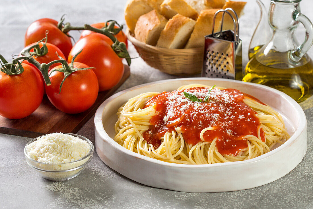 Spaghetti with tomato sauce