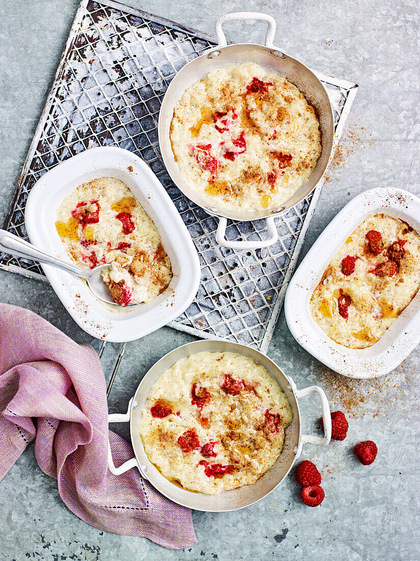 Rice pudding with cinnamon and raspberries