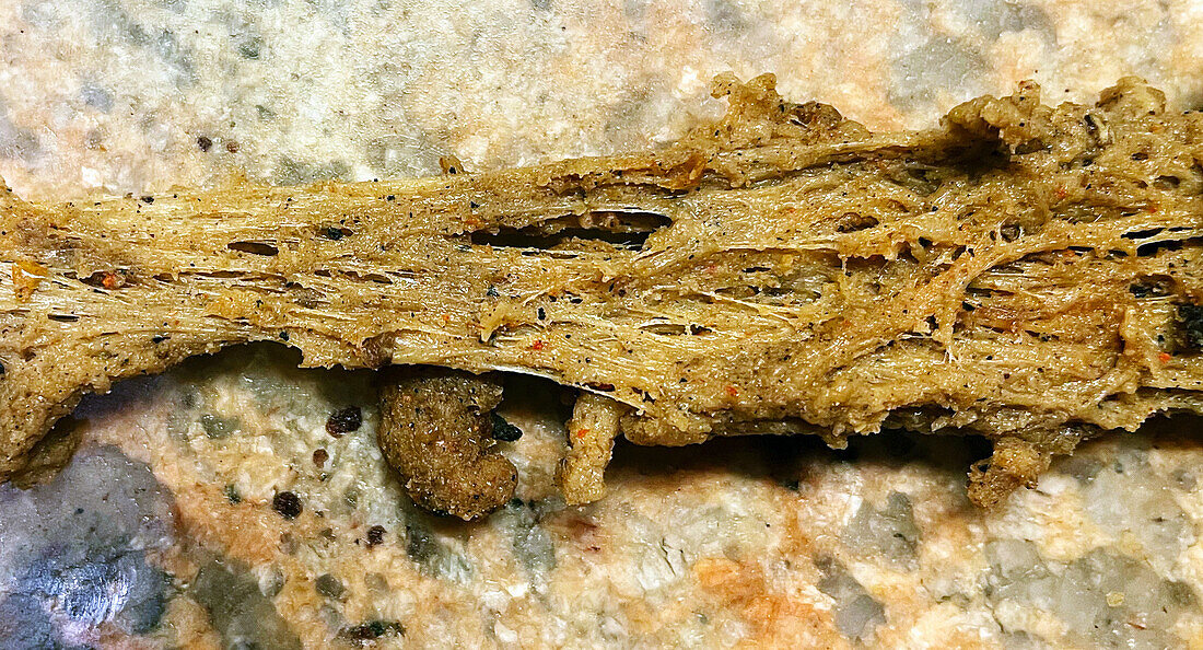 Seitan with a structure similar to meat fibre