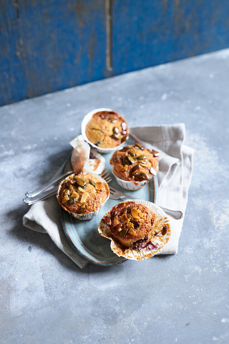 Blueberry muffins with Florentine crunch, gluten-free