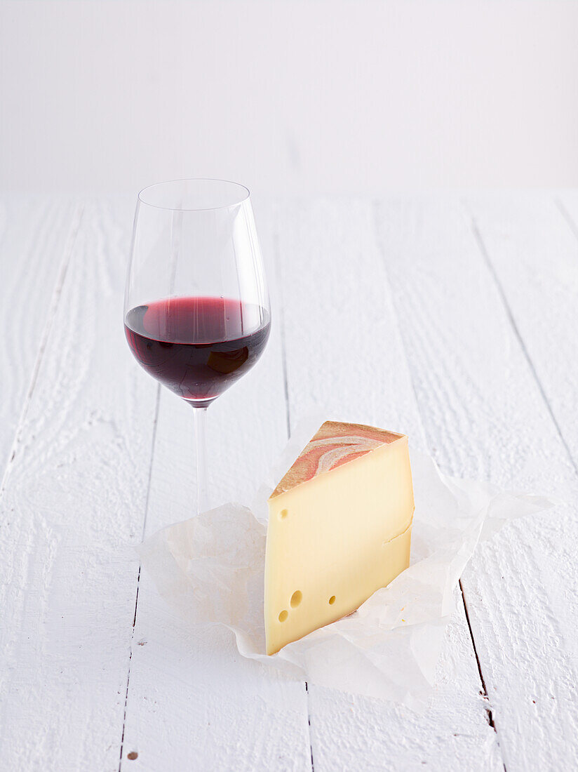 Käse und Rotwein