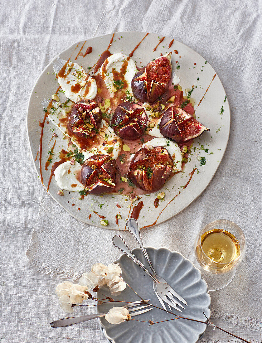 Baked figs with ricotta and coffee caramel