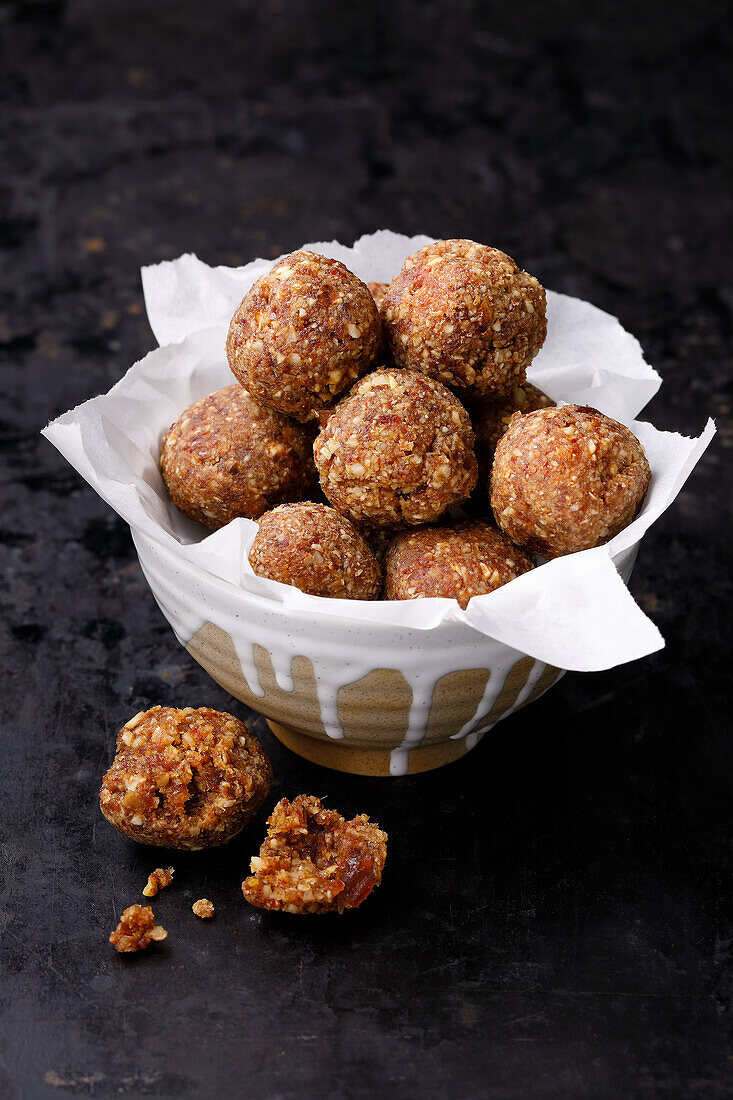 Coffee hazelnut energy balls