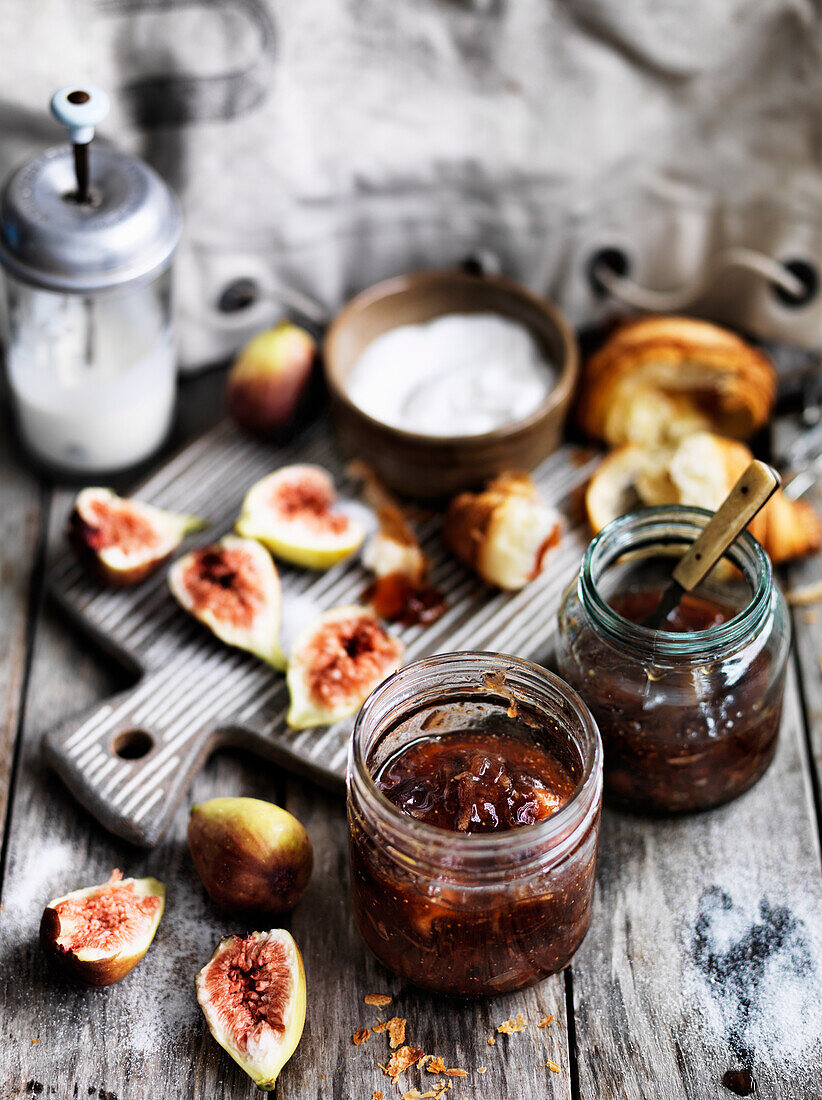 Jam made with roasted, caramelized figs and tea