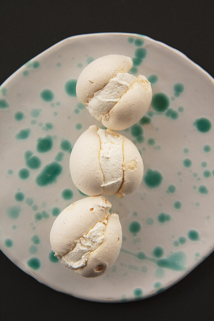 Meringue with cream filling (Piedmont, Italy)