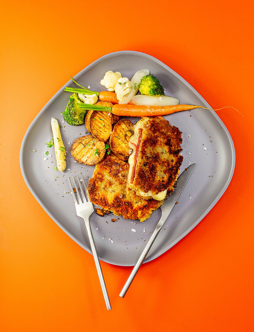 Cordon Bleu (made of vegan meat and ham substitute) with Leipziger Allerlei and rosemary potatoes