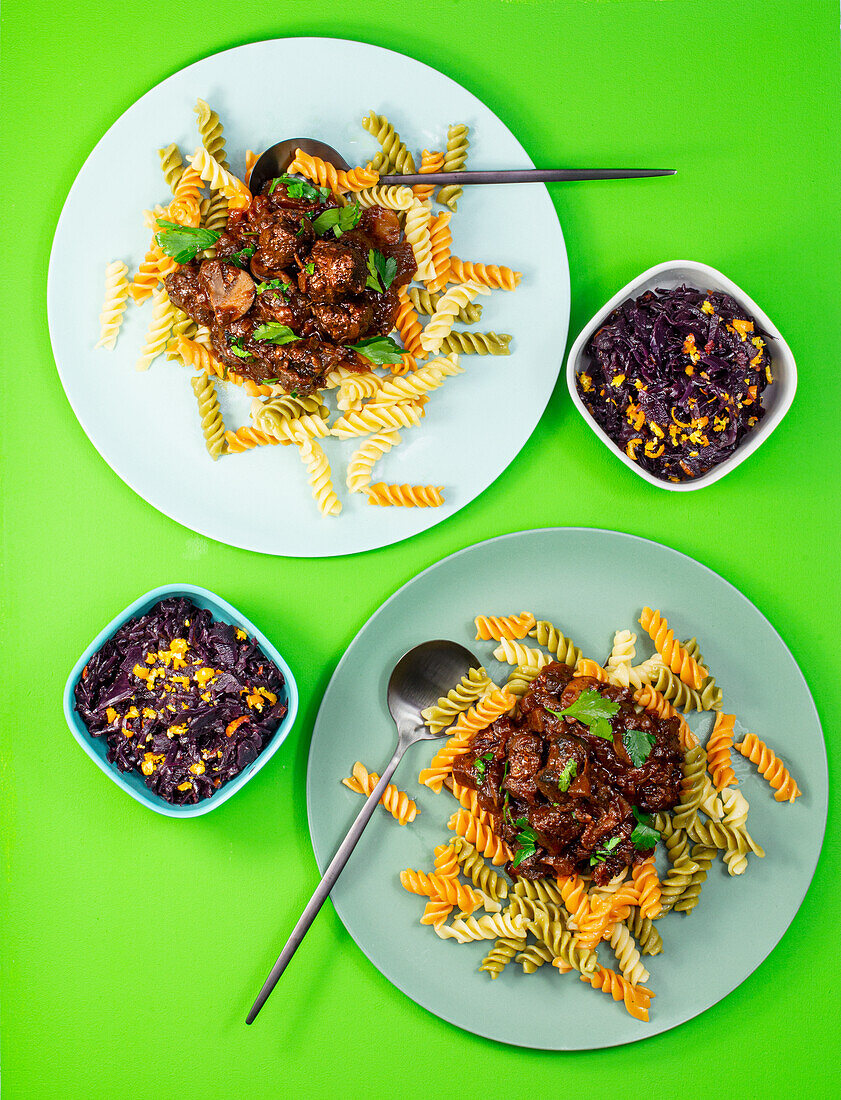 V-Gulash (made of soy medallions) with red cabbage and noodles