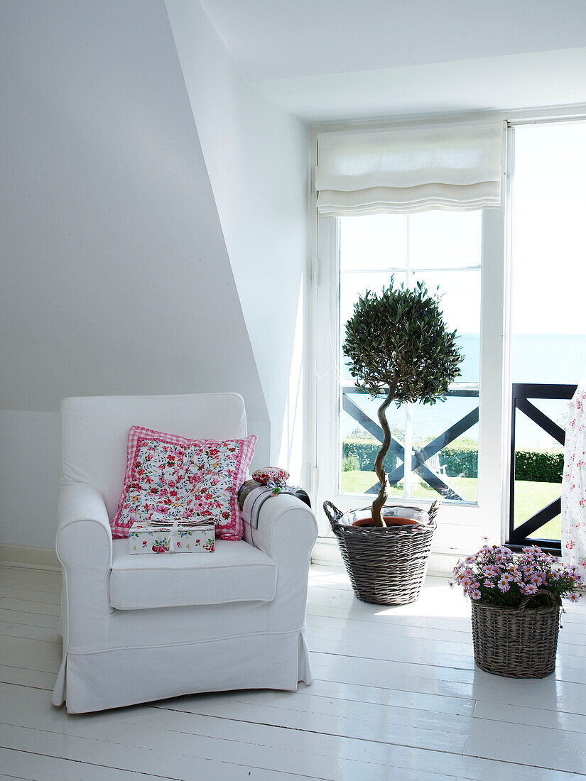 Schlafzimmerbalkon mit Blick auf die Küste