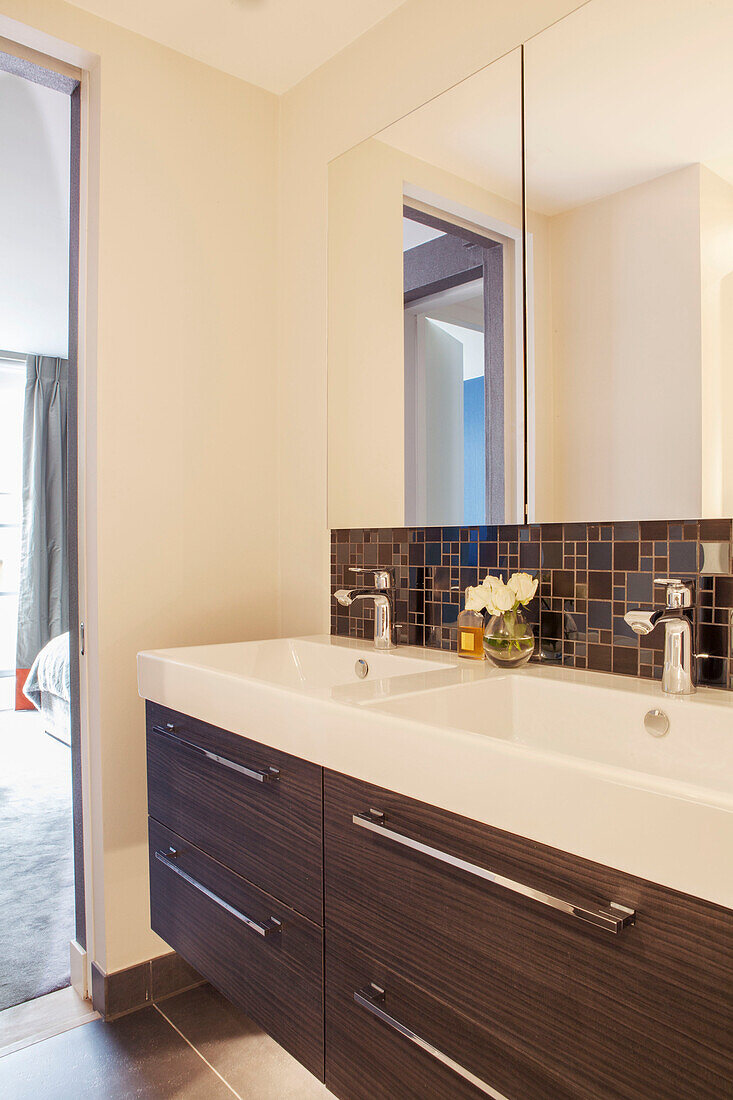 Modern monochrome bathroom with built in basin