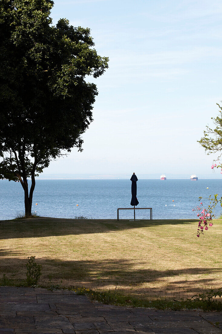 Blick auf das Meer vom Strandhaus in Bembridge, Isle of Wight, England, UK