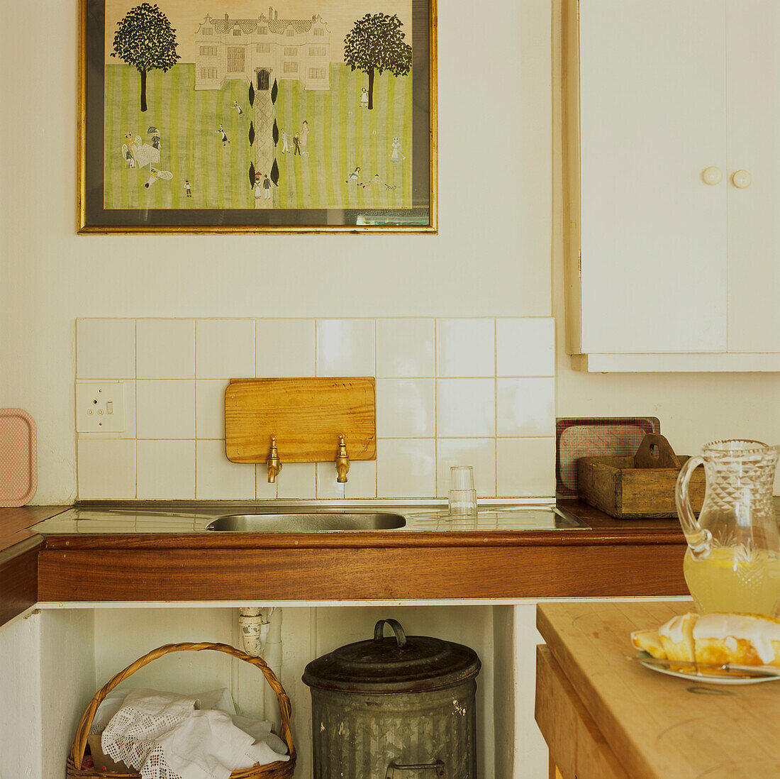 Kitchen in neutral tones