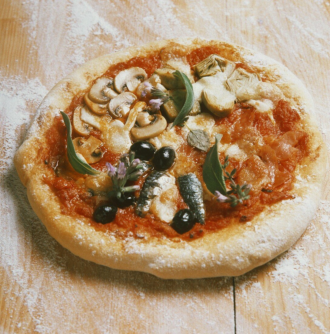 Pizza Quattro Stagioni mit Gemüse,Schinken,Fisch,Pilzen