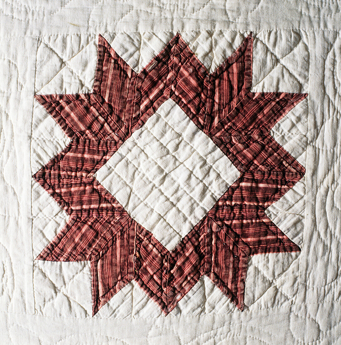 Mehrfarbiger Patchwork-Quilt