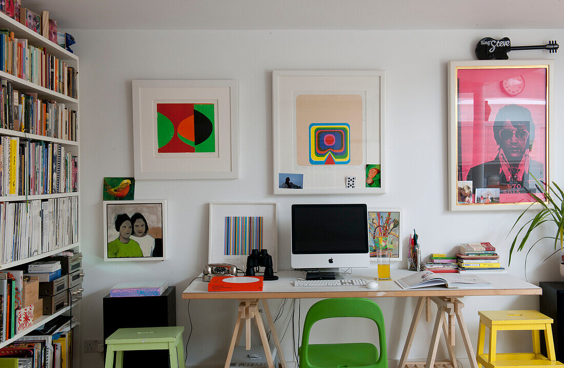 Heimbüro in einem modernen Haus in Lewes, East Sussex, England, UK