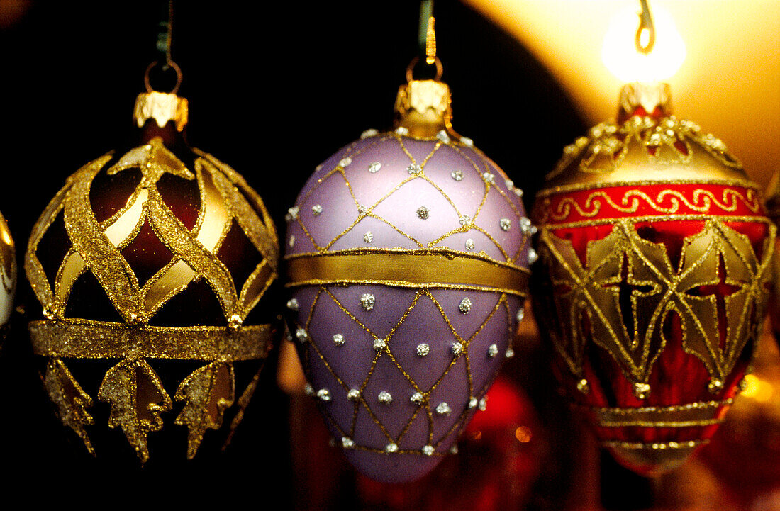 Decorative glass baubles