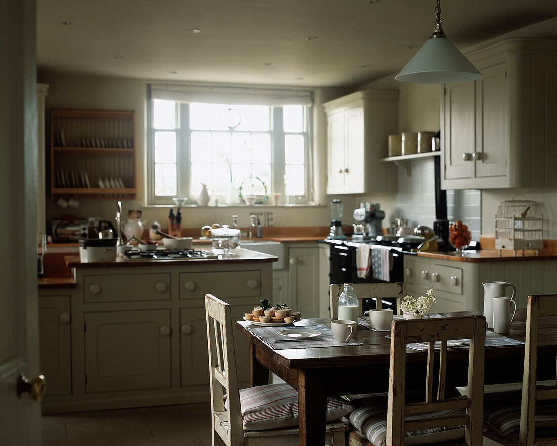 Kitchen with dining table