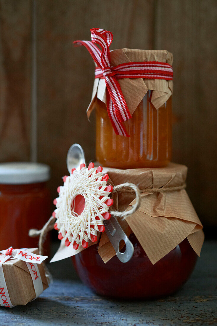 Personalisierte Marmelade mit Löffel verschenkt
