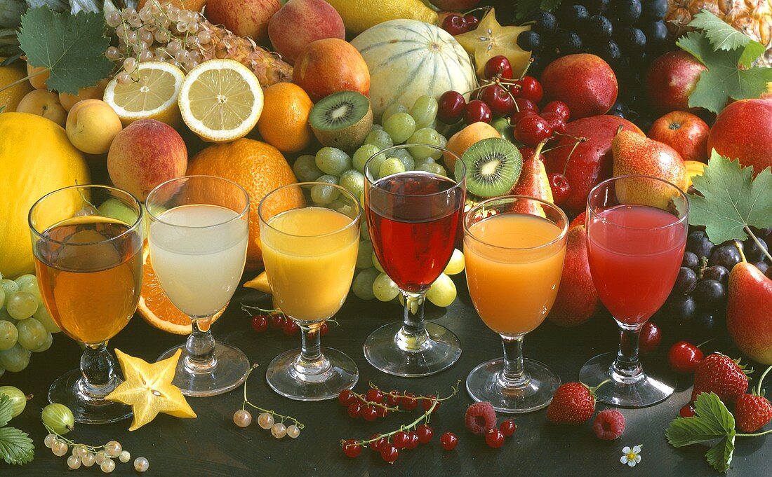Six different fruit juices and fresh fruit