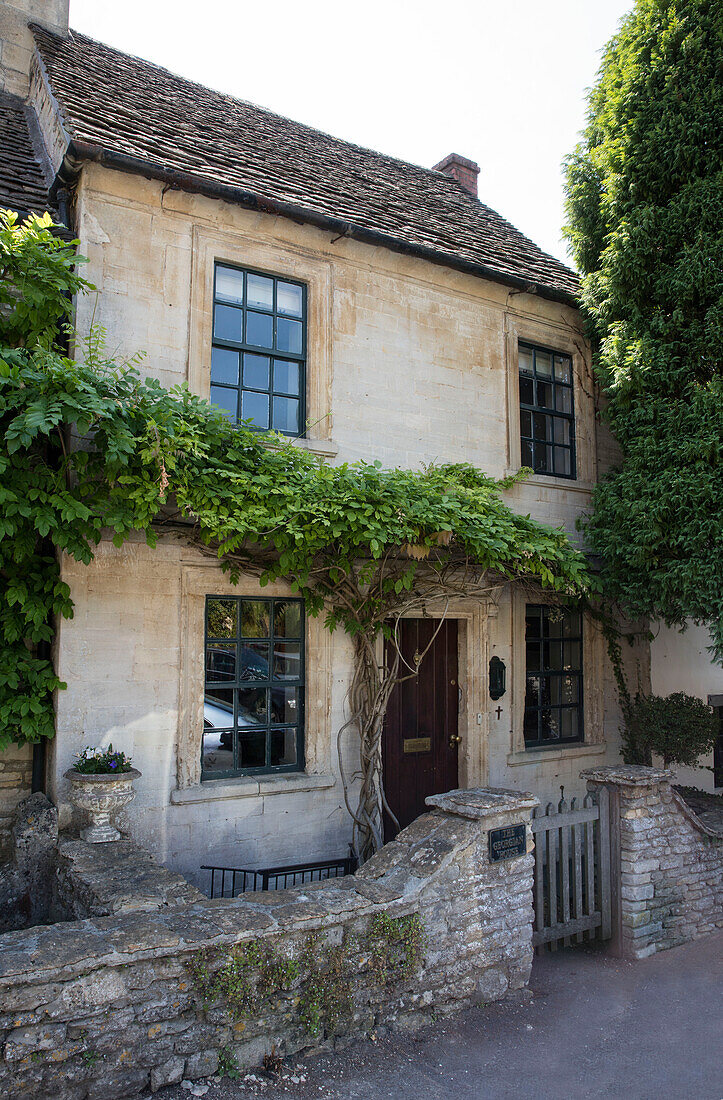 Denkmalgeschütztes Reihenhaus mit georgianischer Fassade in Wiltshire UK