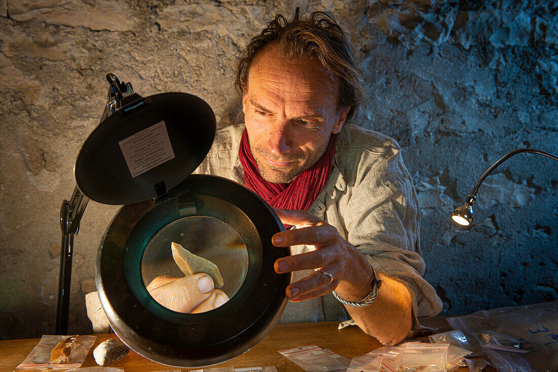 Flint tool, Grotte Mandrin, France