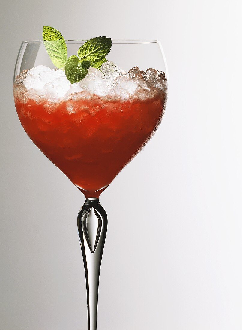 Strawberry sorbet (strawberry juice with champagne & ice)