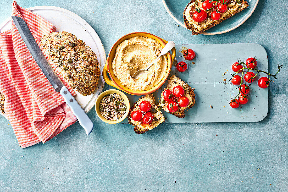 Soda bread with houmous and tomatoes