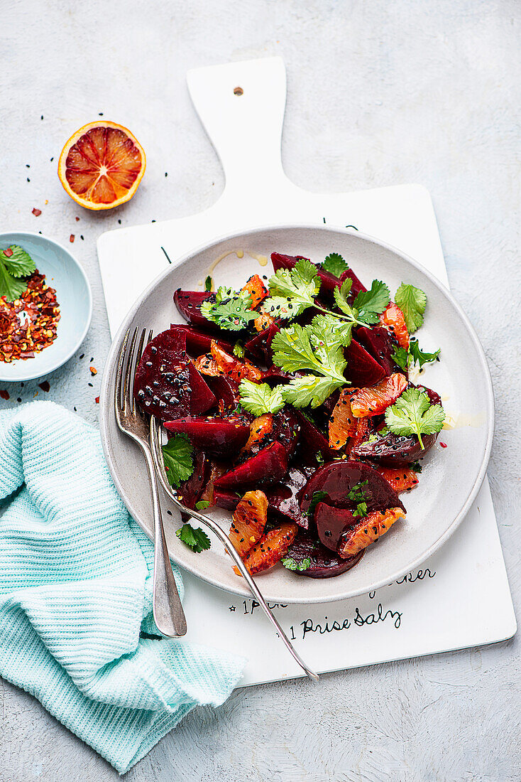 Veganer Rote-Bete-Salat mit Blutorangen und Koriander