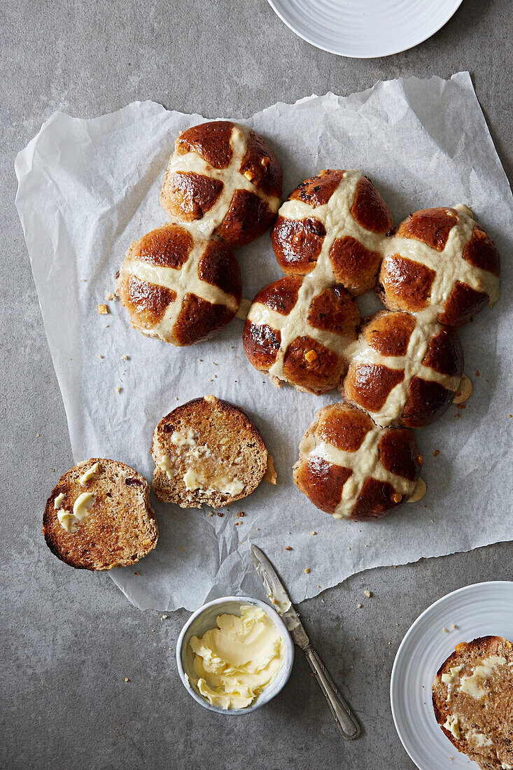 Hot Cross Buns und schmelzende Butter