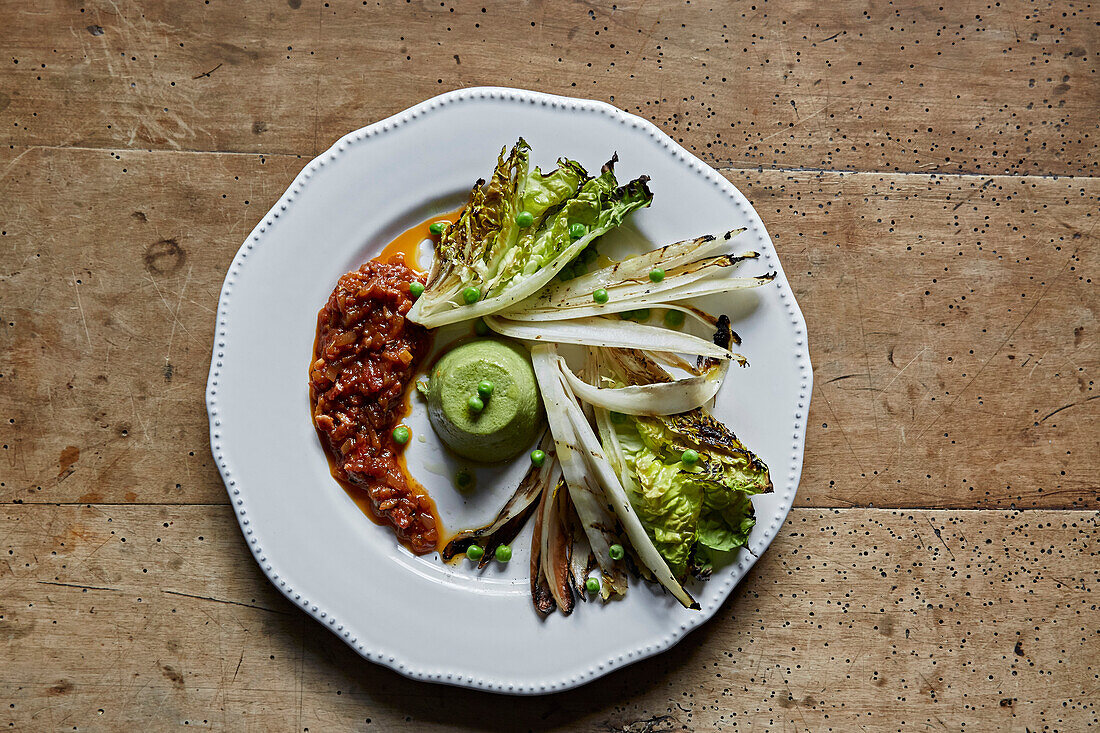 Grilled vegetables with tomato relish