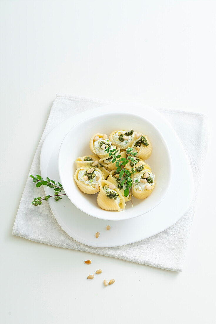 Conchiglioni mit Ricotta und Majoran-Pesto