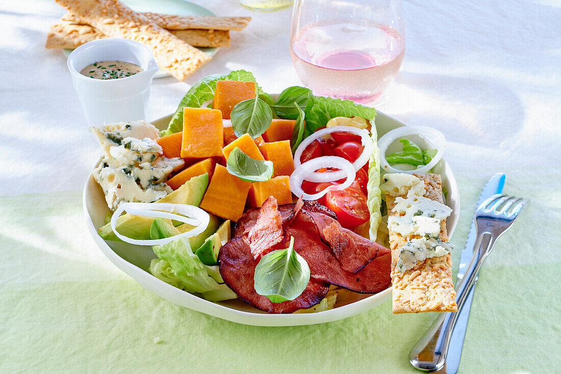 Cobb Salad mit Süßkartoffeln