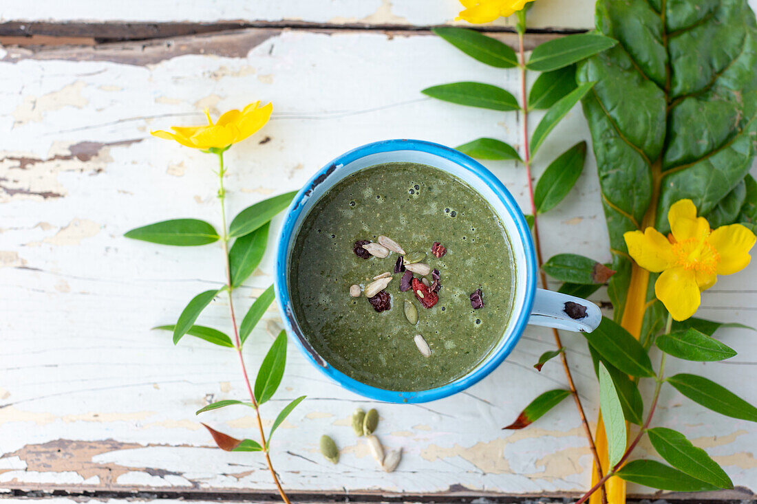 Vegetable smoothie with goji berries