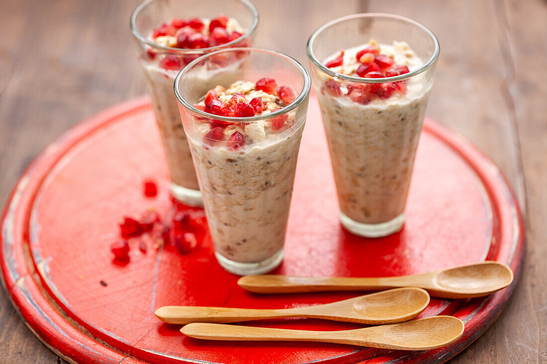 Overnight Oats mit Granatapfelkernen