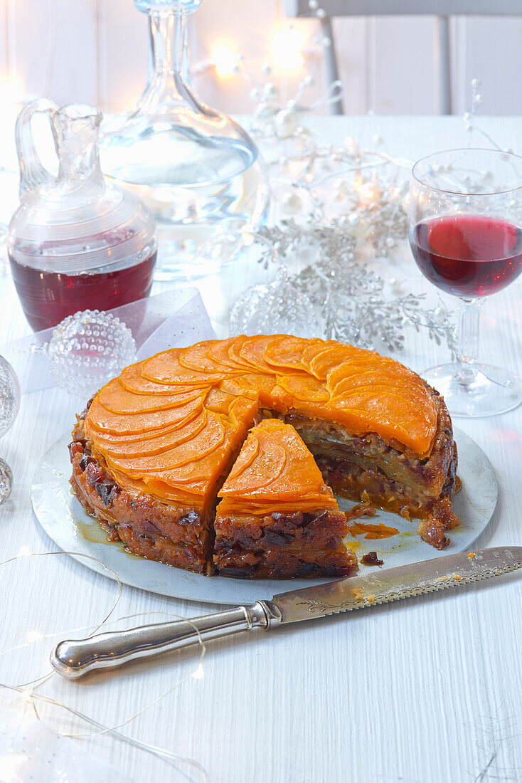 Pikanter Schichtkuchen mit Kürbis, Salbei und Kastanien